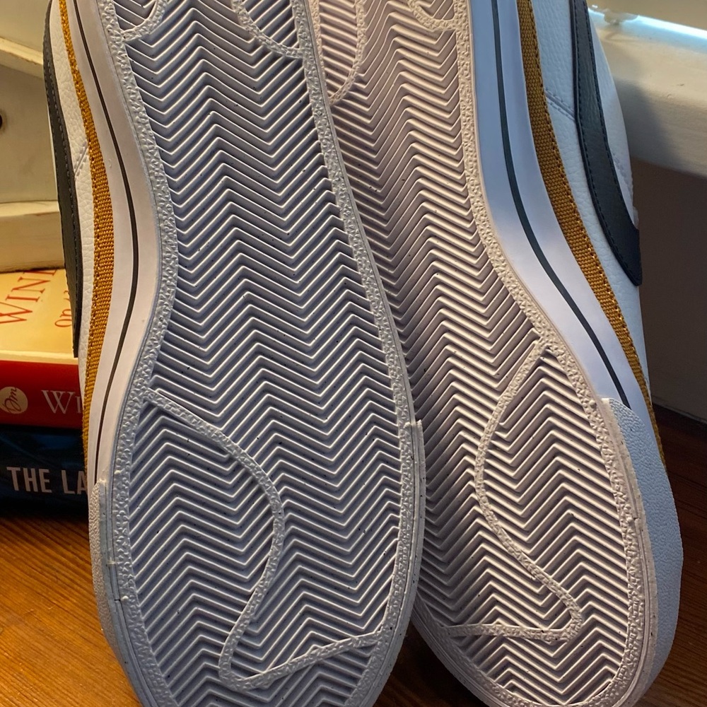 NEW fabulous Nike white and black with a copper stripe Big Swoosh Classic Size 8 - Picture 6 of 11